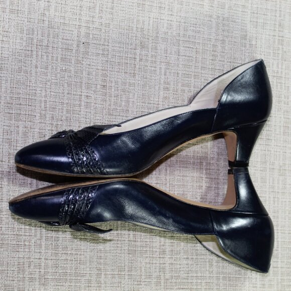 Evins Trema Navy Blue Leather 2" Heels Size: 9AA - Picture 3 of 6